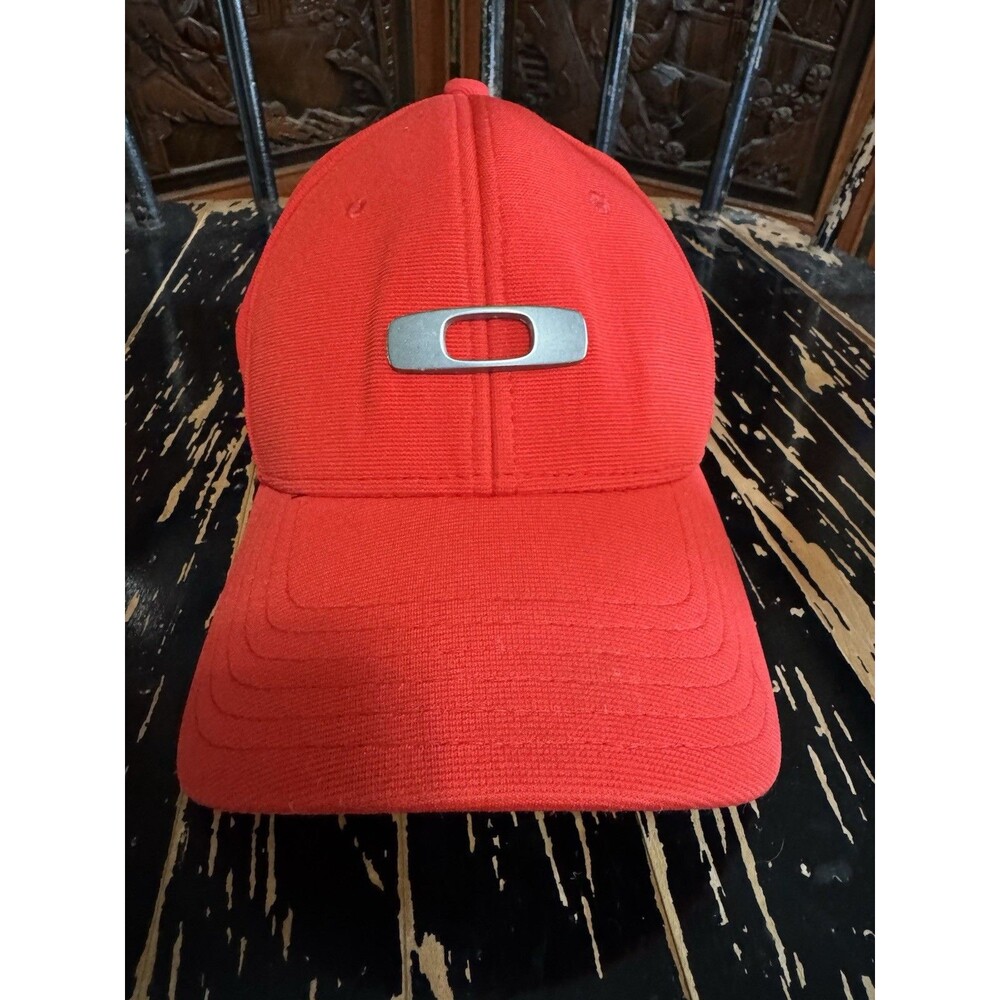 Oakley Metal 2.0 Gascan RED Cap - Red Size L/XL Fitted Hat DISCONTINUED Men’s